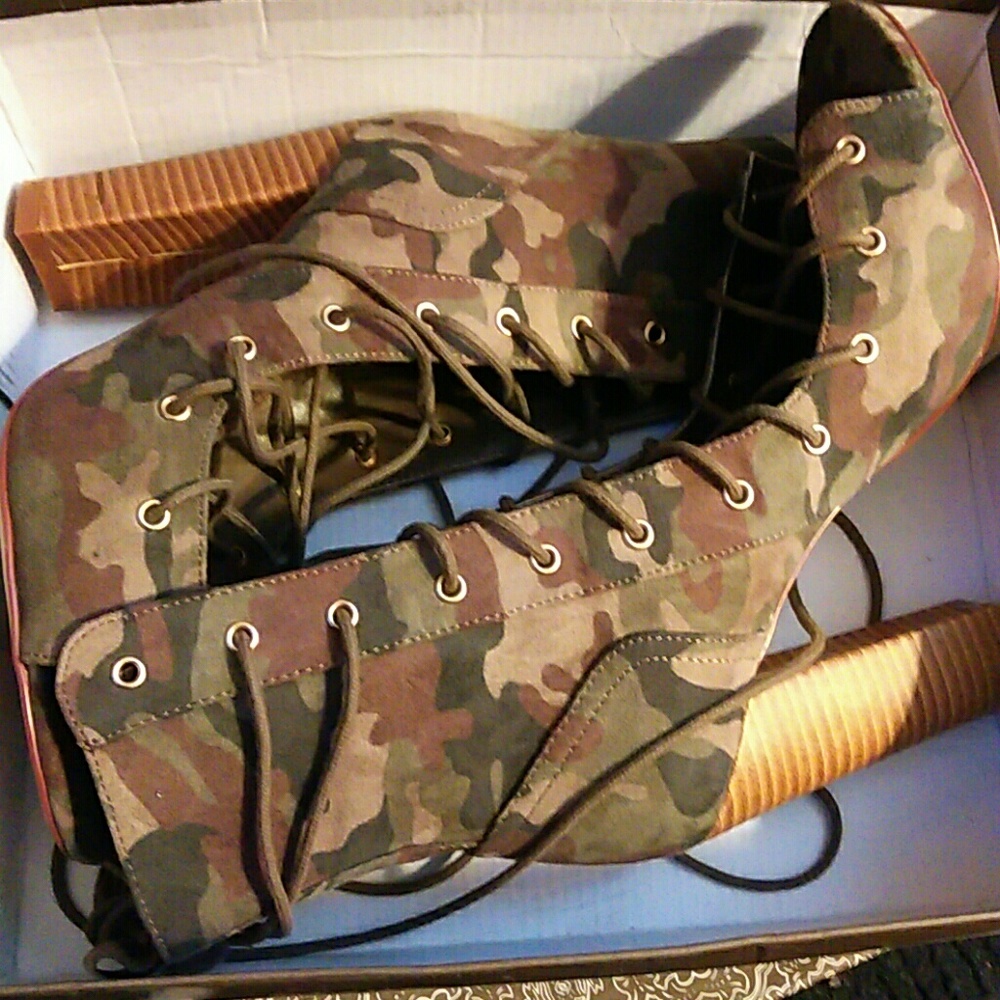 Army high heels laceup legs brand-new Never worn