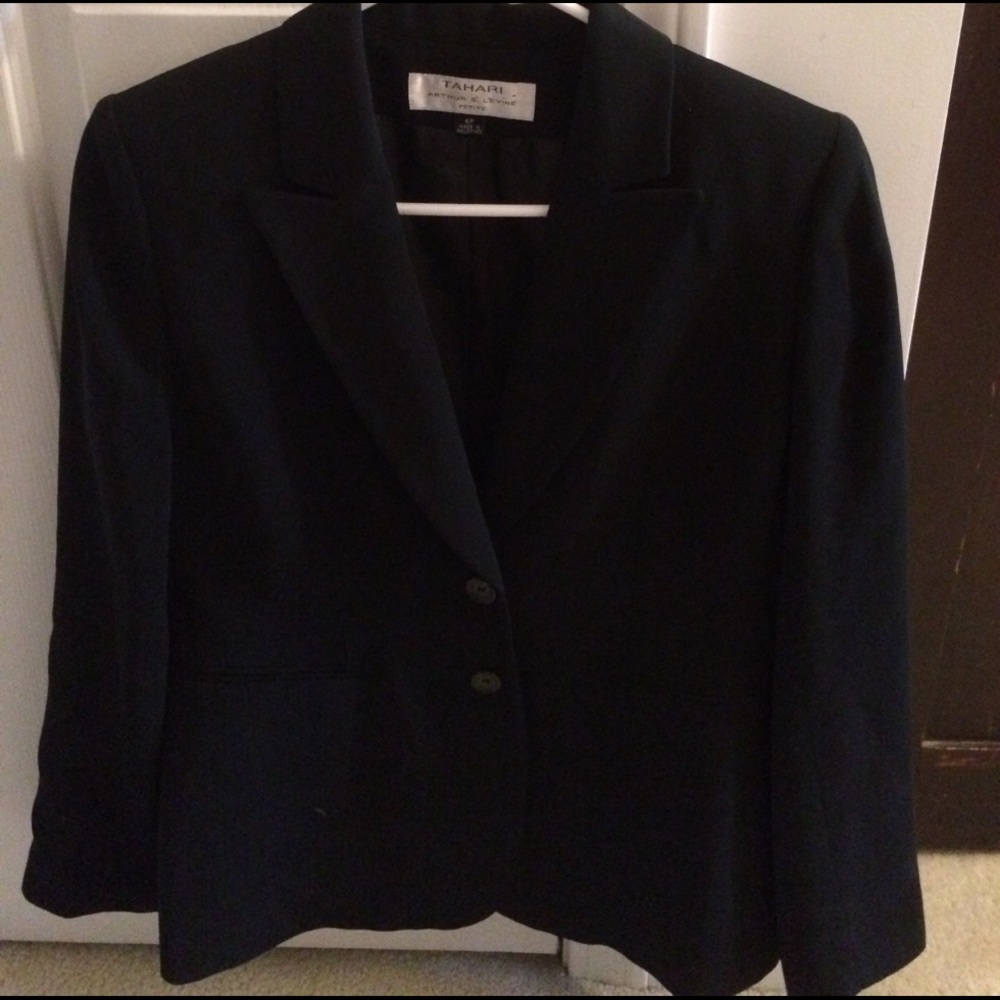 Tahari Black blazer size 6 petite