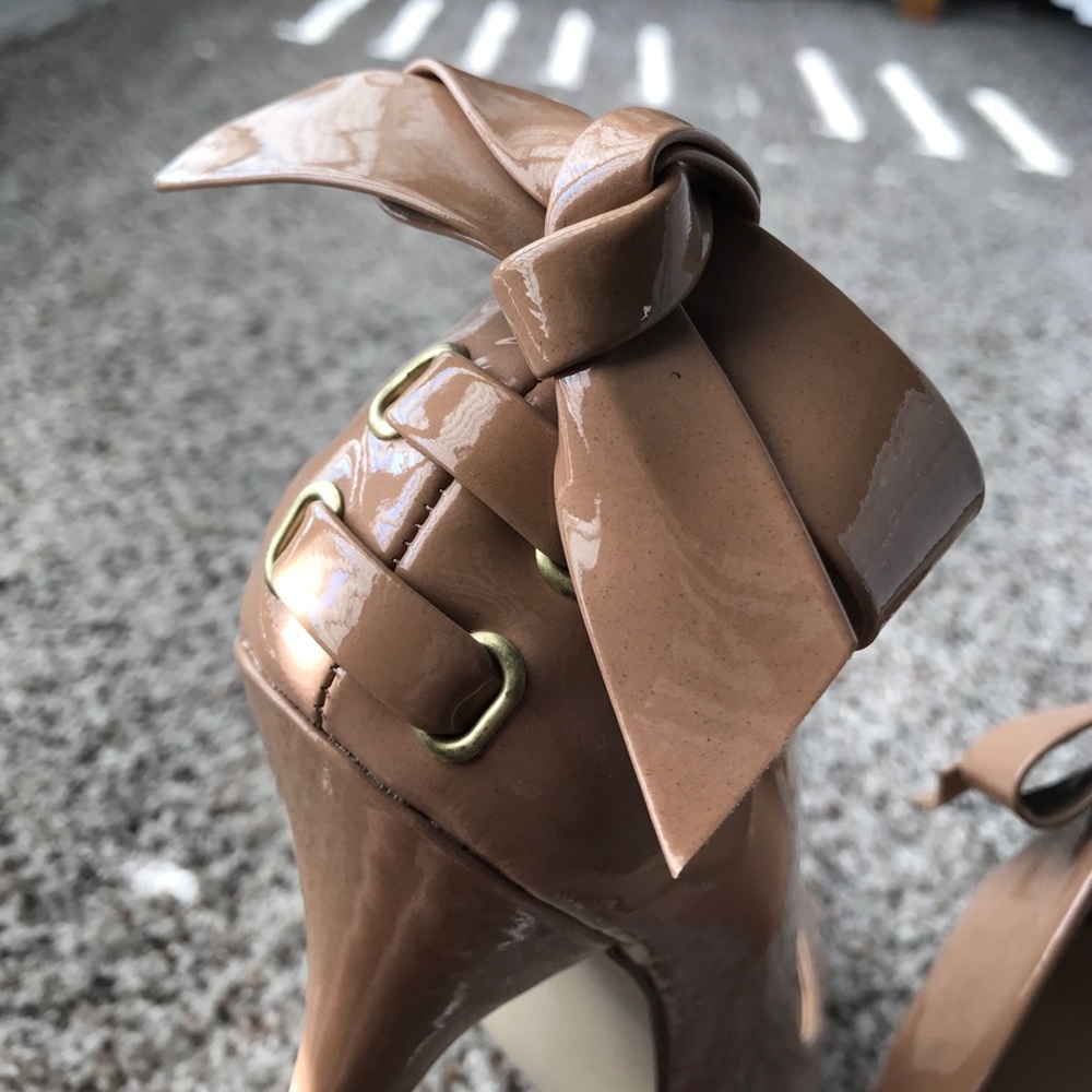 Enzo Angiolini 🎀 Nude Peep-Toe Pumps, 10 1/2