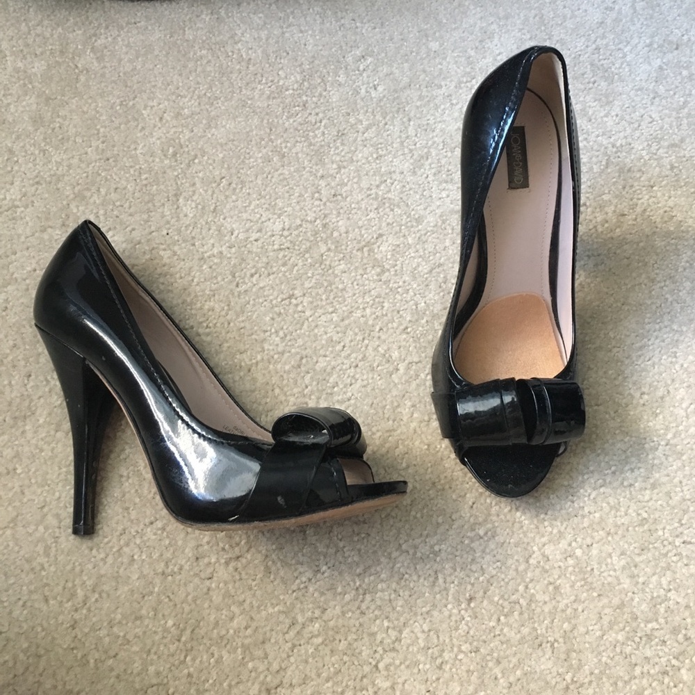 Peep toe patent leather sandals
