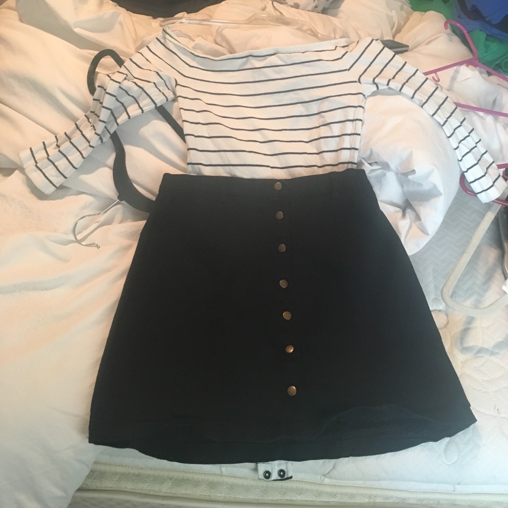 Forever 21 black skirt