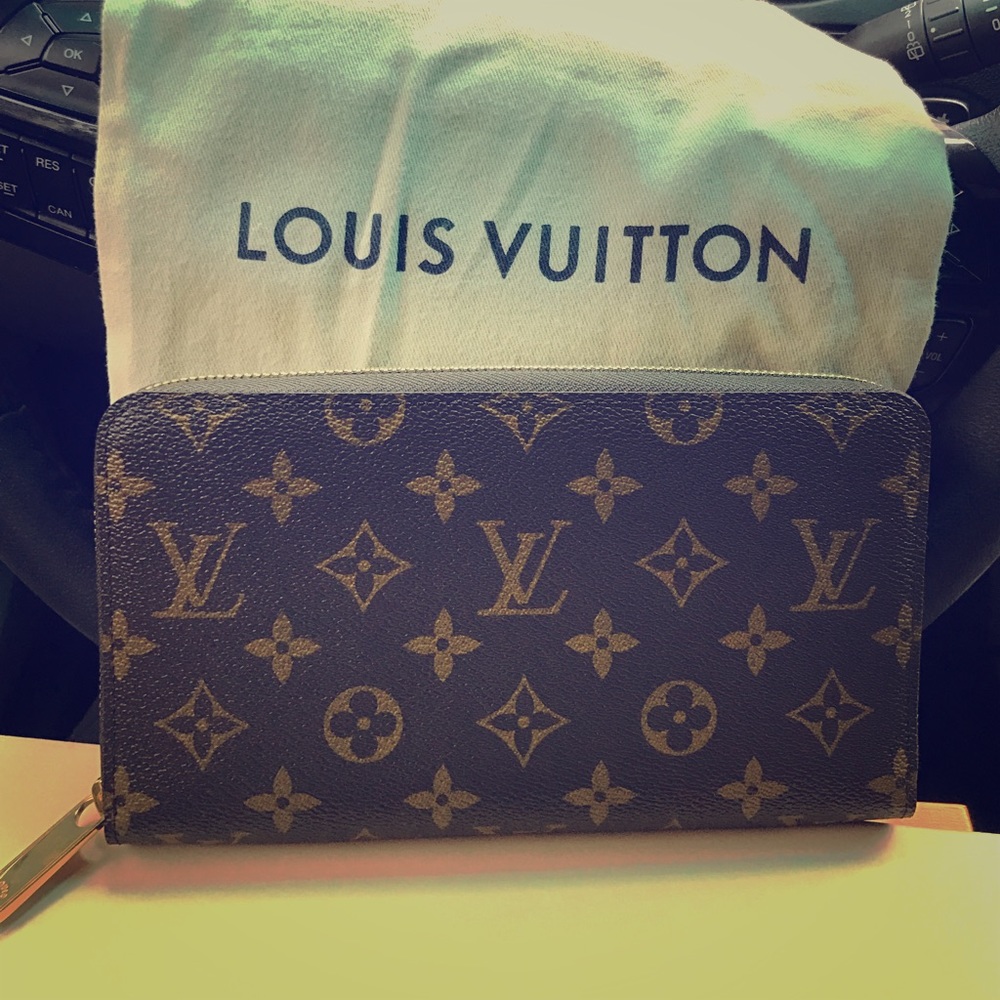 SOLD!!!! BRAND NEW LOUIS VUITTON WALLET!