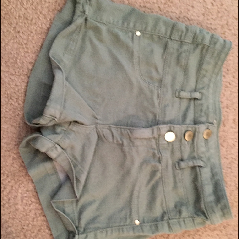 Army green high waisted shorts