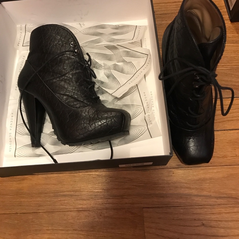 Black leather bootie