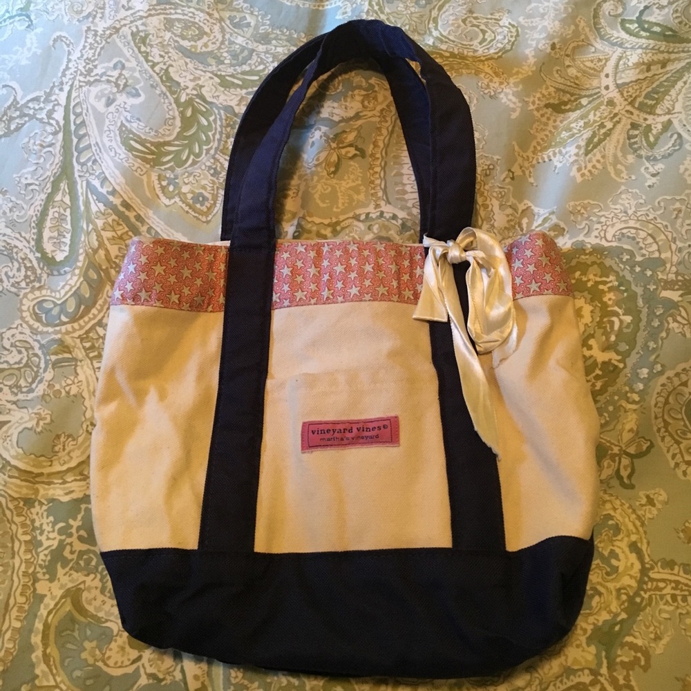 Vineyard Vines beach tote boat bag white and navy starfish