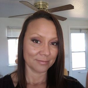 Meet your Posher, Lorie