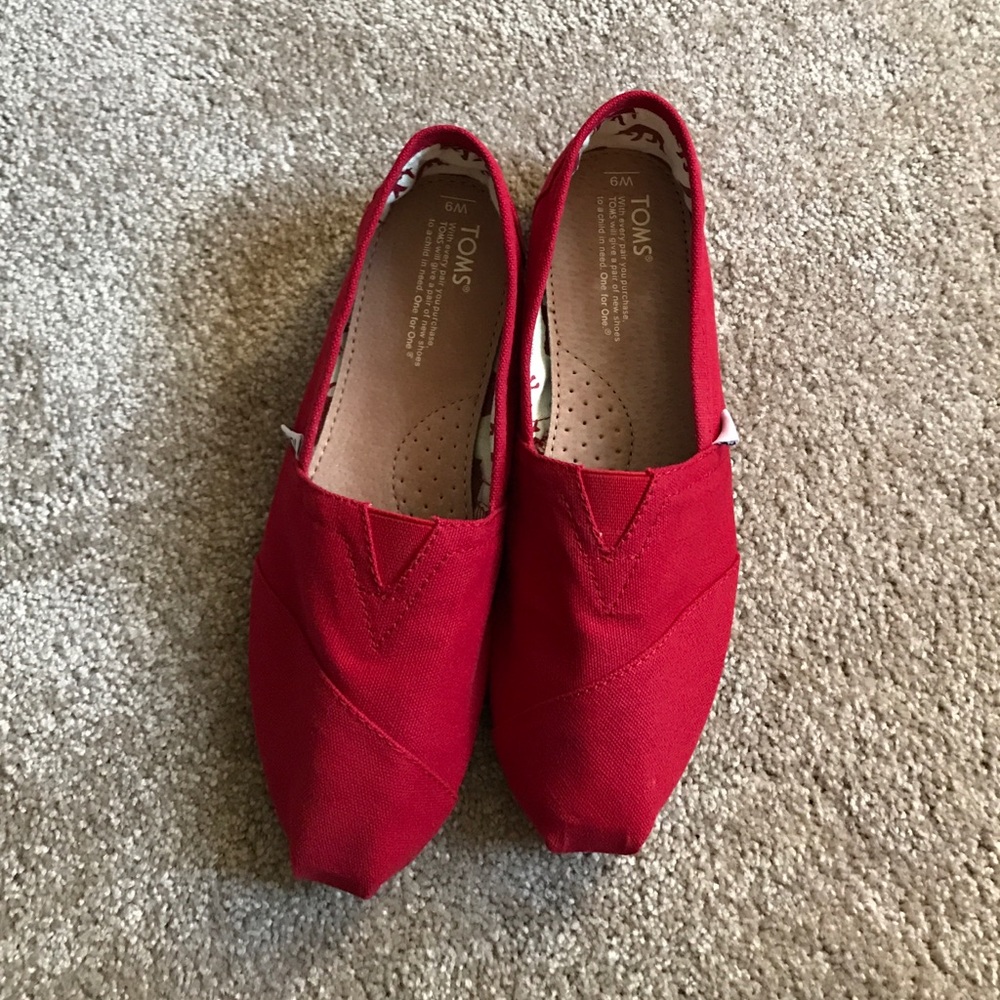 Toms Women's size 9 Red