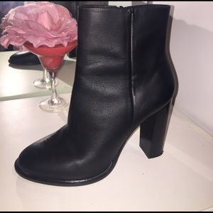 VINCE HIGH ANKLE BOOTIE