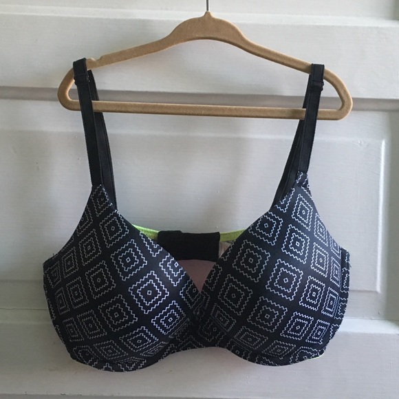 PINK by Victoria's Secret Wear Everywhere Bras (2) - Picture 3 of 4