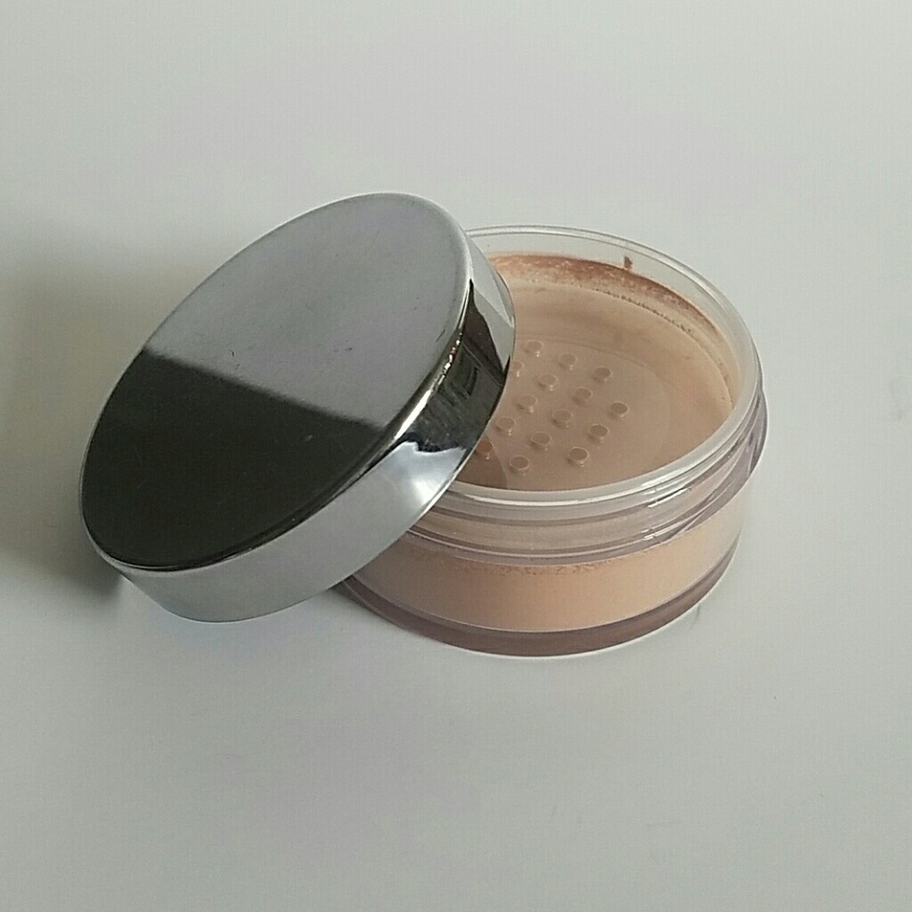 New Mary Kay Beige 0.5 Mineral Powder Foundation