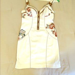 Fits like a glove Guess Dress 👗