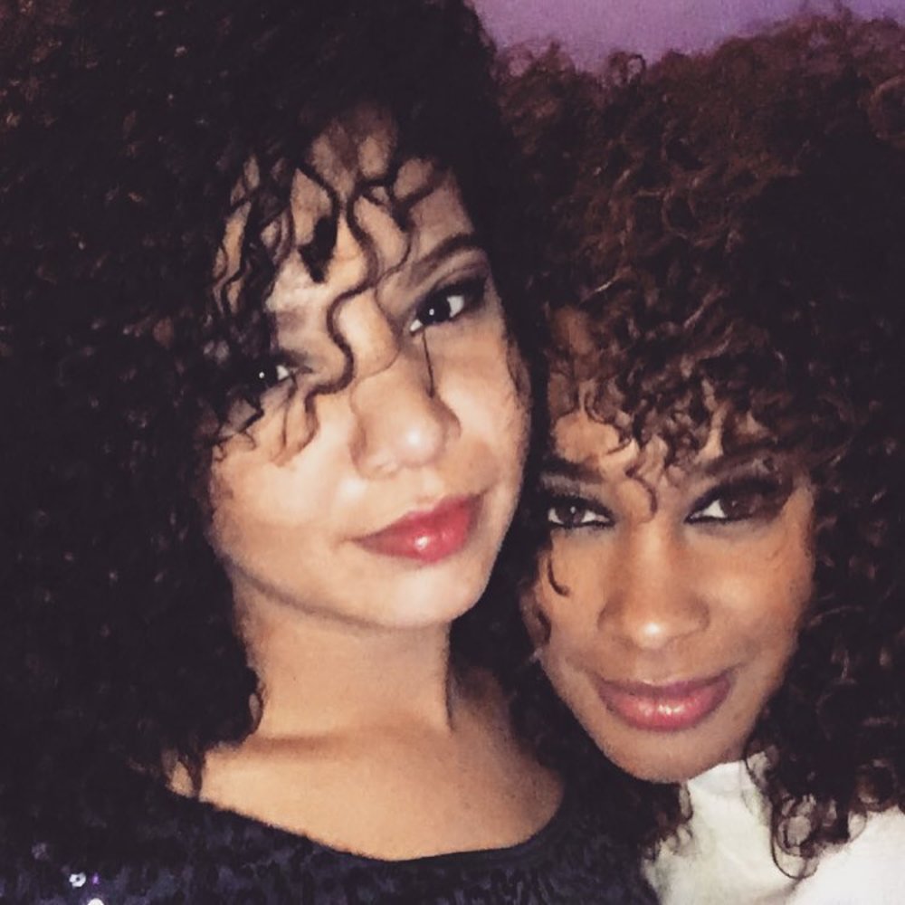 Meet your Posher, Elaia