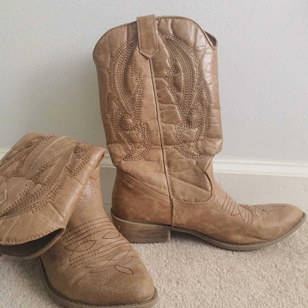 Light brown cowgirl boots