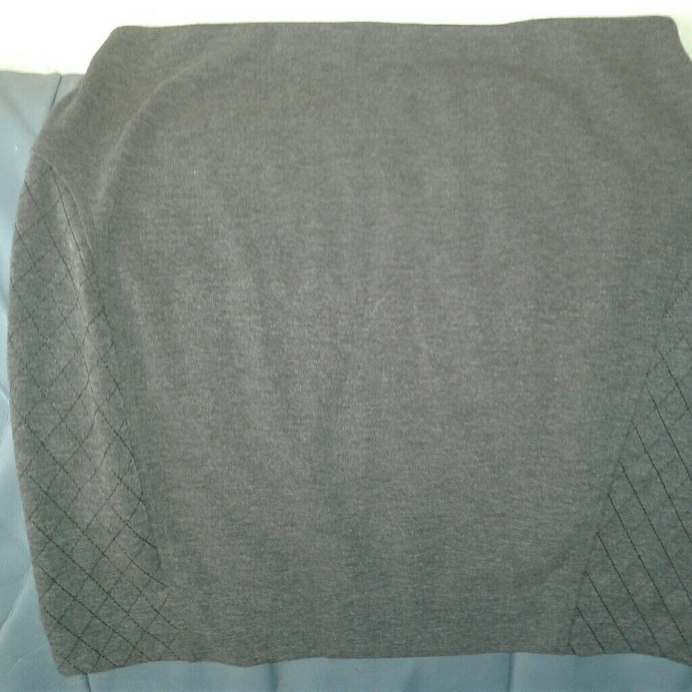 grey VERA WANG skirt. Never worn.