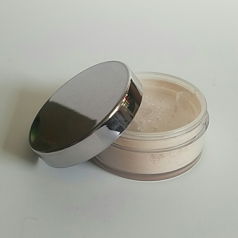 New Mary Kay Ivory 0.5 Mineral Powder Foundation