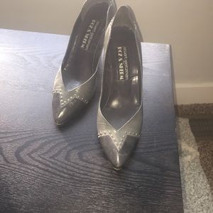 Vintage Stuart Weitzman navy and gray heels