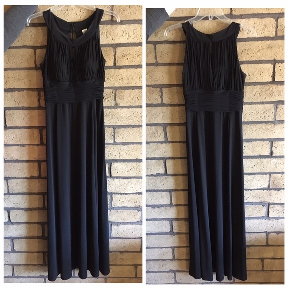 Sangria Sleeveless Keyhole Dress - Picture 3 of 4