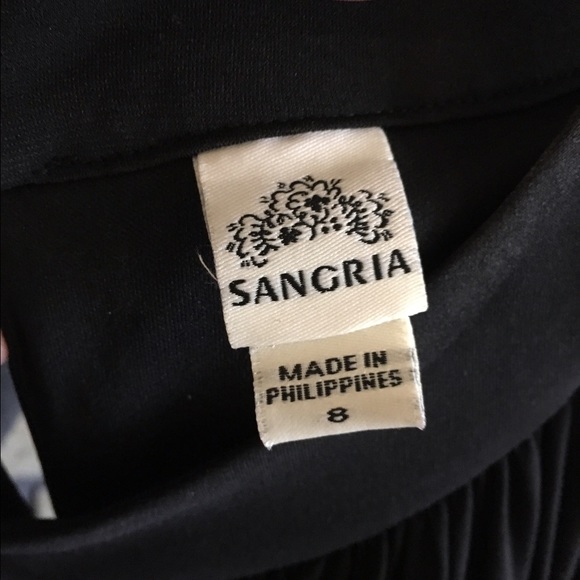 Sangria Sleeveless Keyhole Dress - Picture 2 of 4