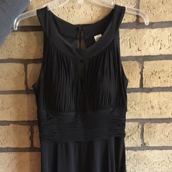 Sangria Sleeveless Keyhole Dress - Picture 4 of 4