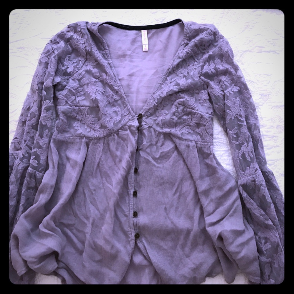 60s inspired hippie top with lace sleeves