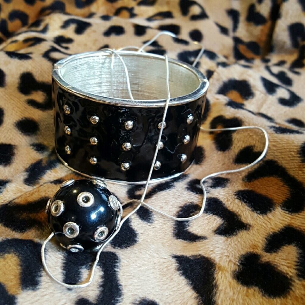 Silver and black necklace set