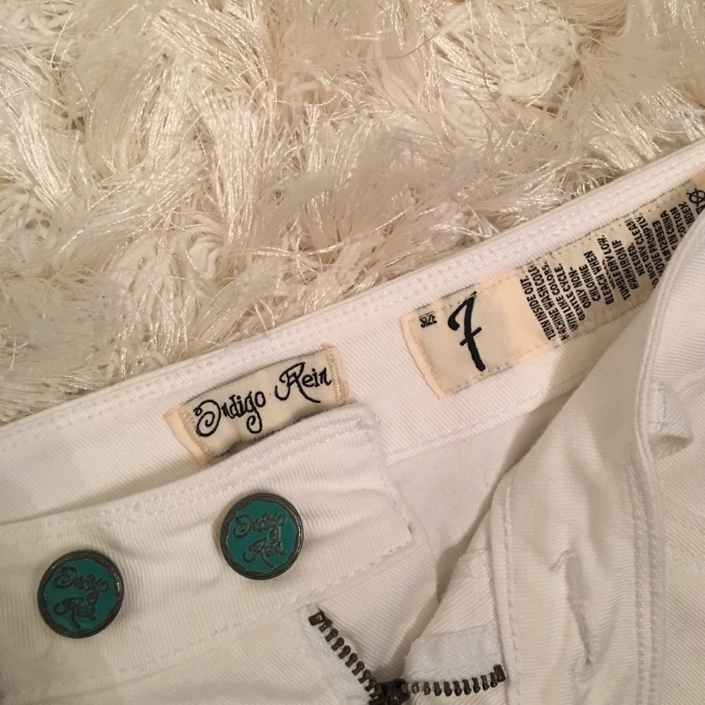 Shorts - Picture 2 of 3