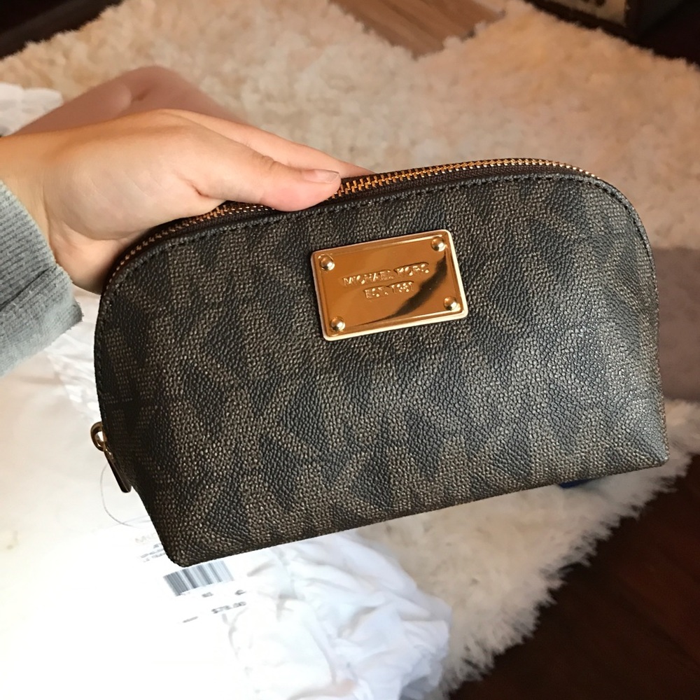 🎉1 LEFT🎉 Michael Kors travel pouch
