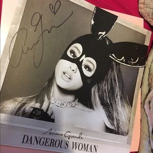 Ariana Grande Autograph