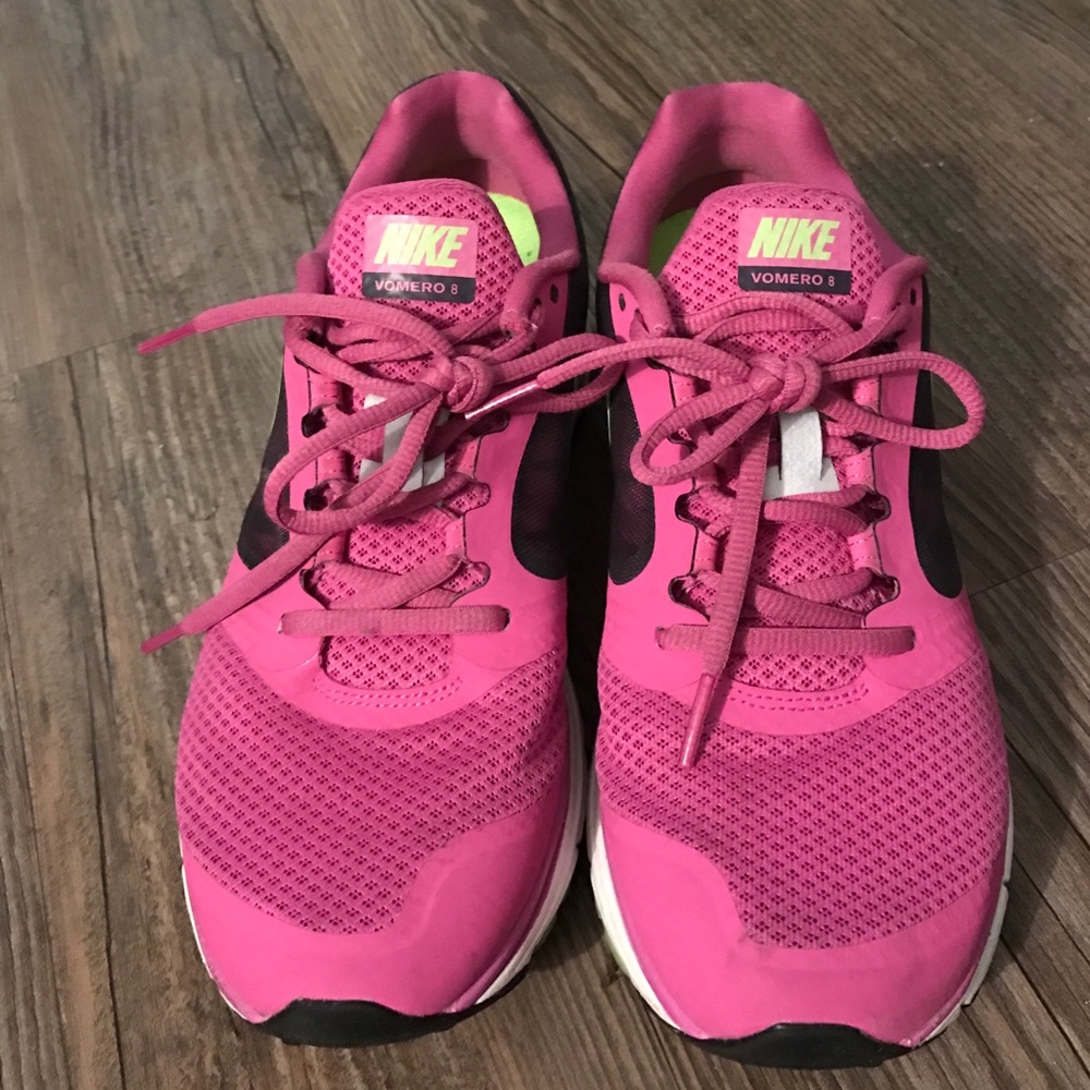 Nike Vomero 8 👟 Pink & Green