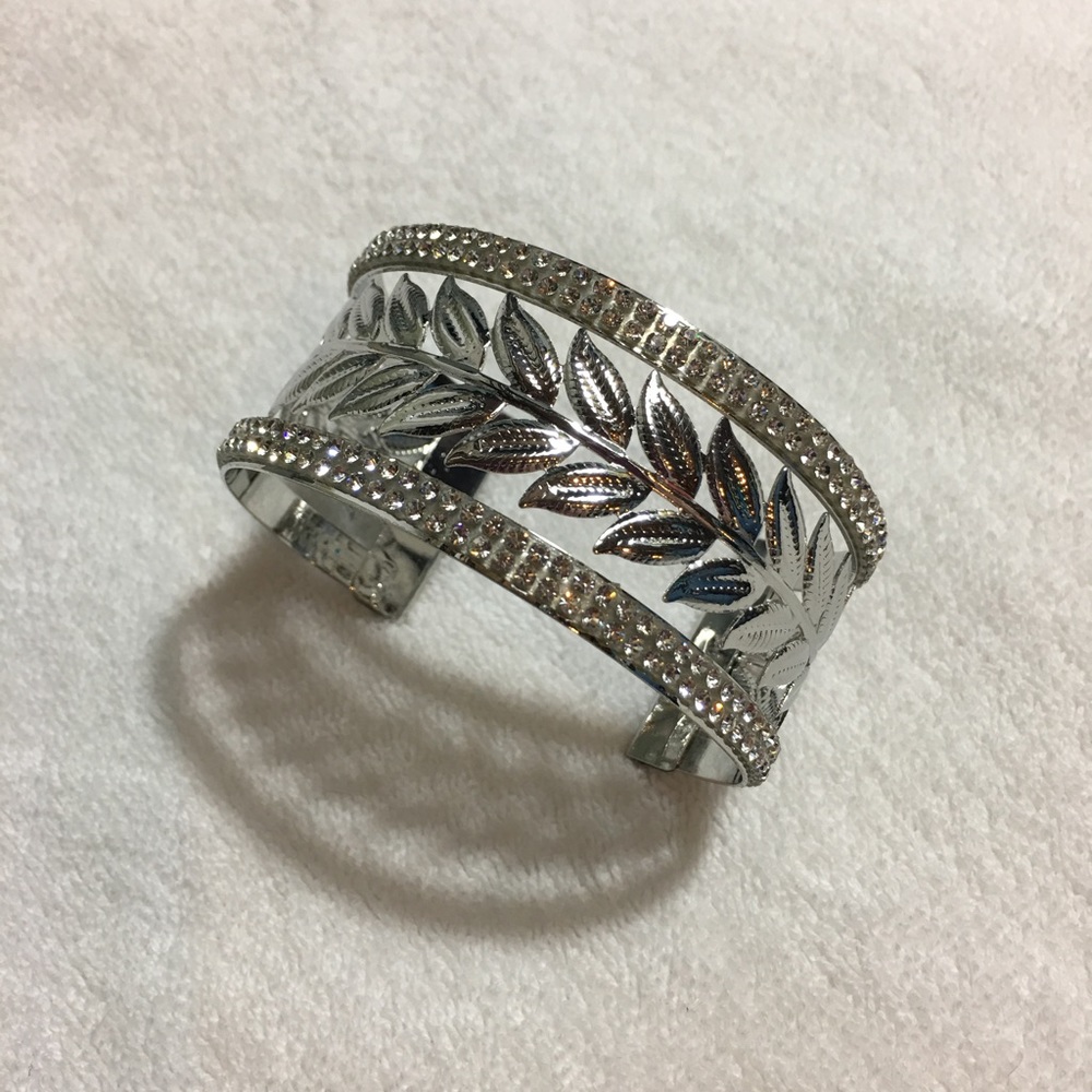 Leaf Cuff Bracelet - Picture 2 of 6