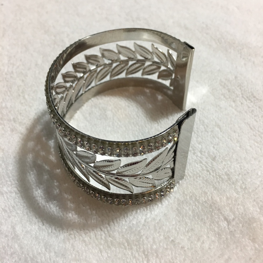 Leaf Cuff Bracelet - Picture 3 of 6