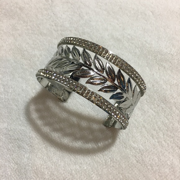 Leaf Cuff Bracelet - Picture 2 of 6