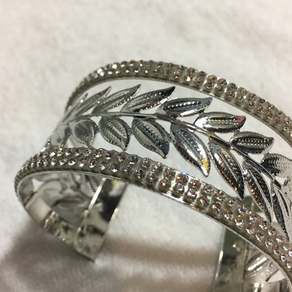 Leaf Cuff Bracelet - Picture 4 of 6