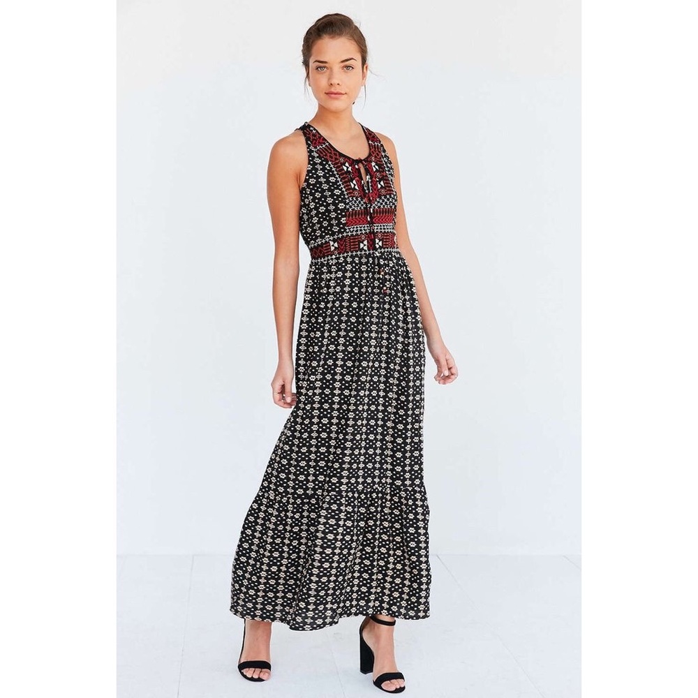 Ecote embroidered bodice print maxi dress in black