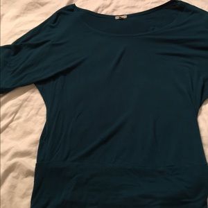 Super cute Quarter sleeve swoop neck top