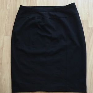 Ellen Tracy black knee length pencil skirt