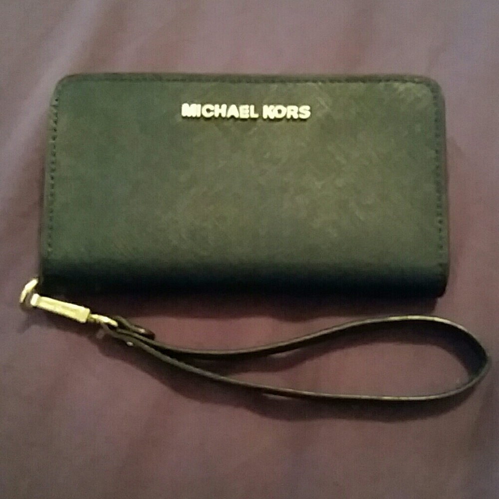 MICHAEL KORS JET SET SLIM WRISTLET PHONE WALLET