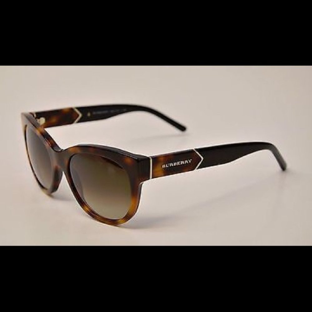 Authentic BURBERRY Tortoiseshell Sunglasses & Case