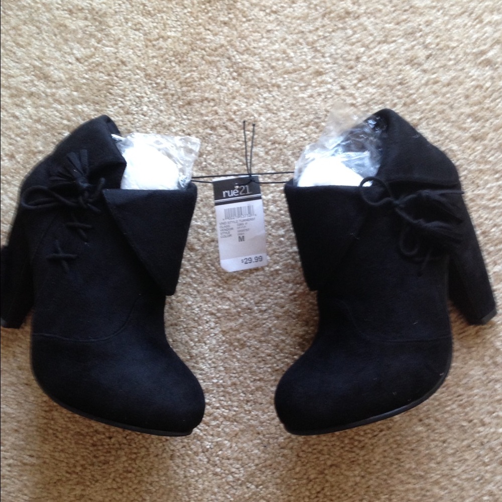 🎊🎉2 pairs rue 21 booties!