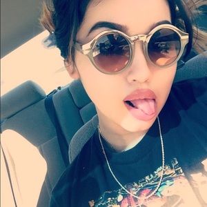 Meet your Posher, Eloisa