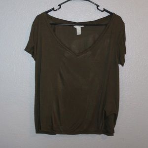 Green h and m tee