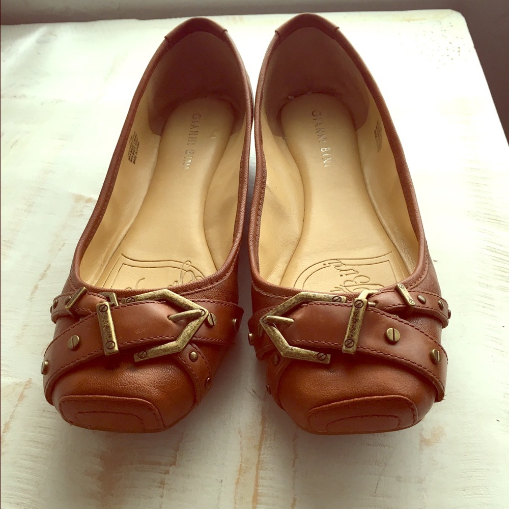 Gianni Bini brown leather flats