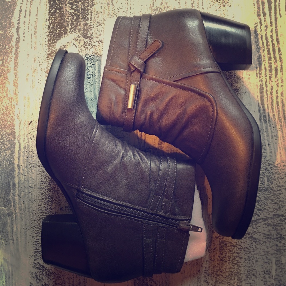 Women's Gray Baretraps Ankle boots with heels SZ 8