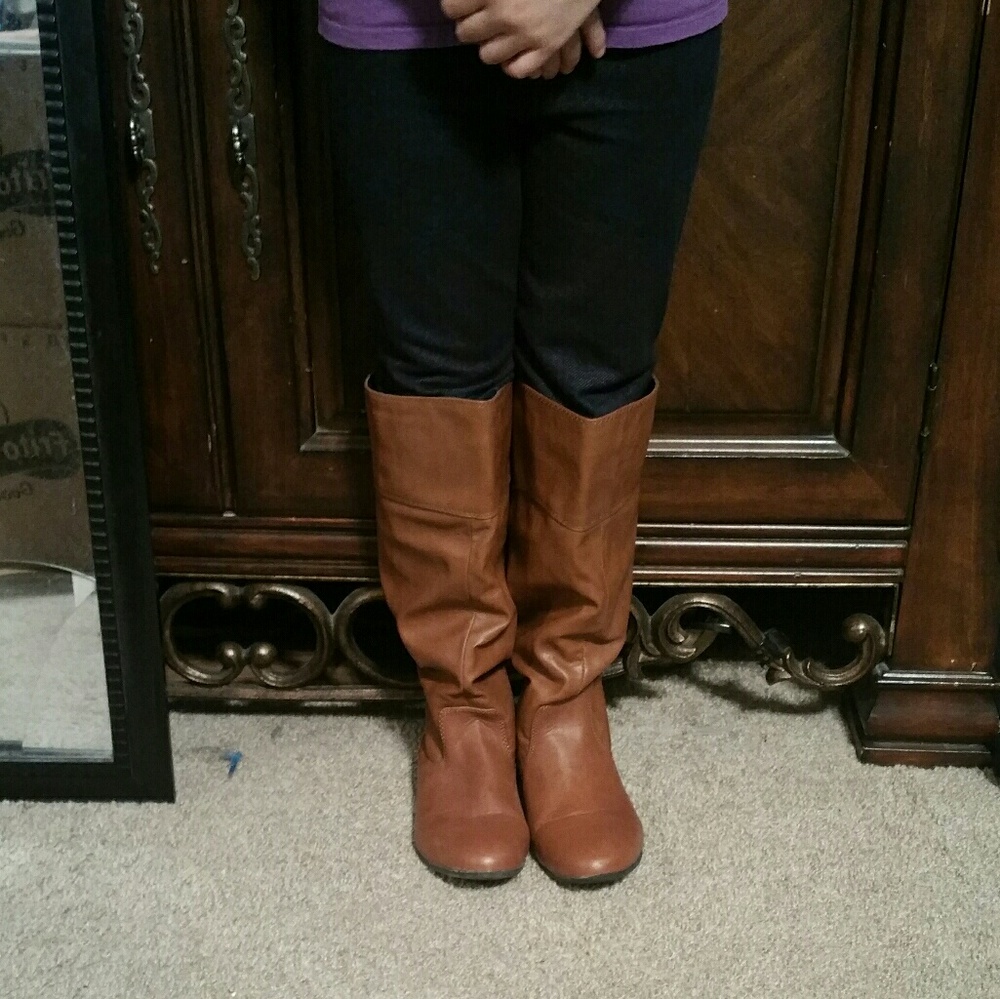 Cognac/Brown boots with back buckles!