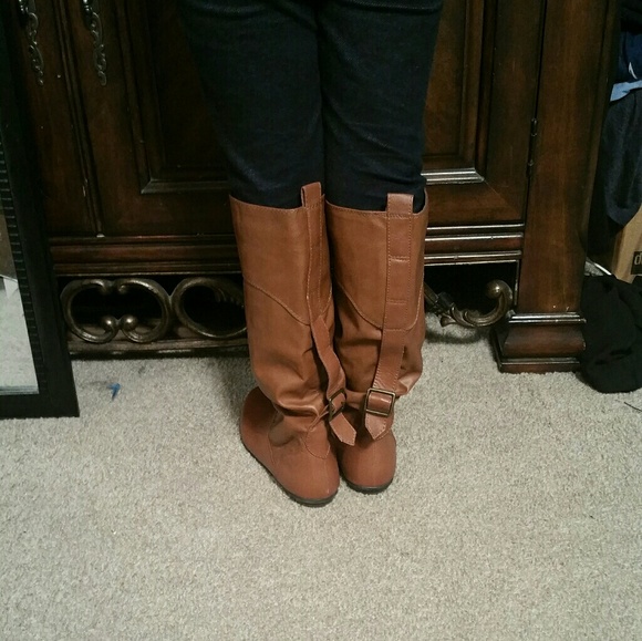 Cognac/Brown boots with back buckles! - Picture 2 of 4