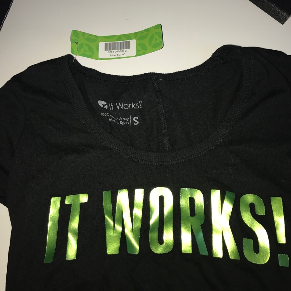 NWT ITWORKS long sleeve top