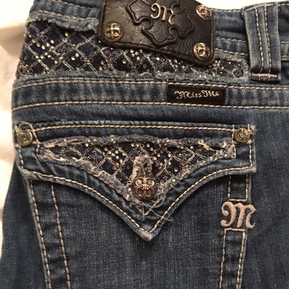 Adorable bedazzled bootcut distressed Miss Me jean