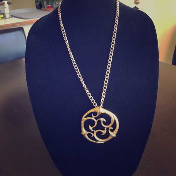 Gold pendant necklace - Picture 1 of 2