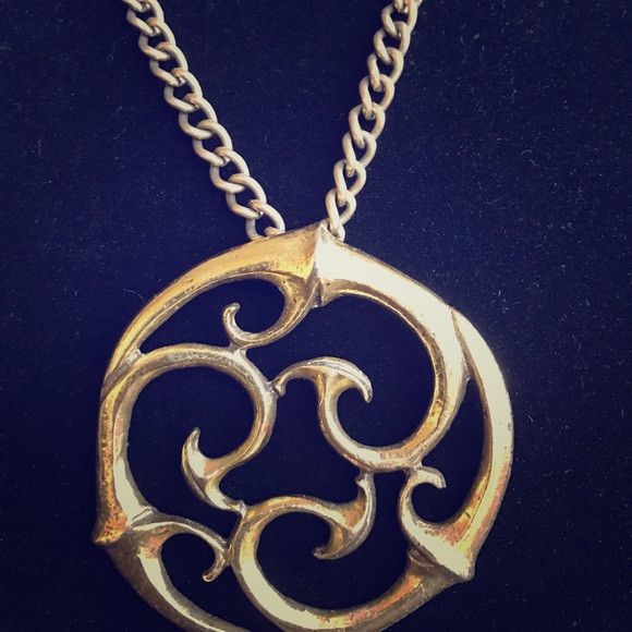 Gold pendant necklace - Picture 2 of 2