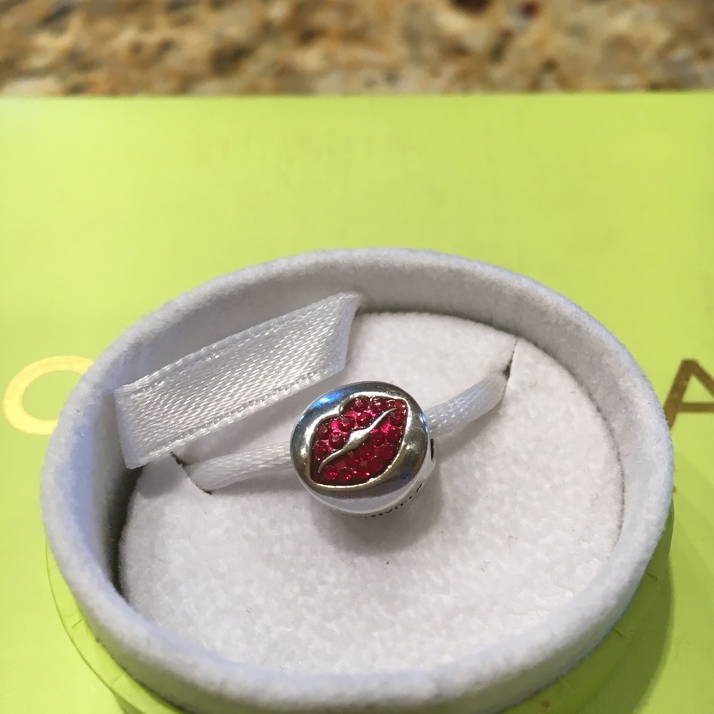 Chamilia Kiss My Lips Bead - Picture 3 of 4